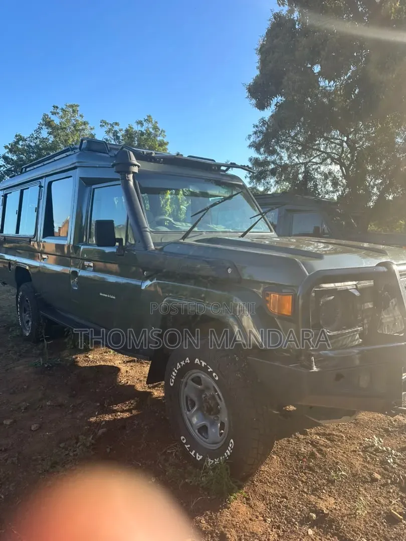 Toyota Land Cruiser 2011 Green