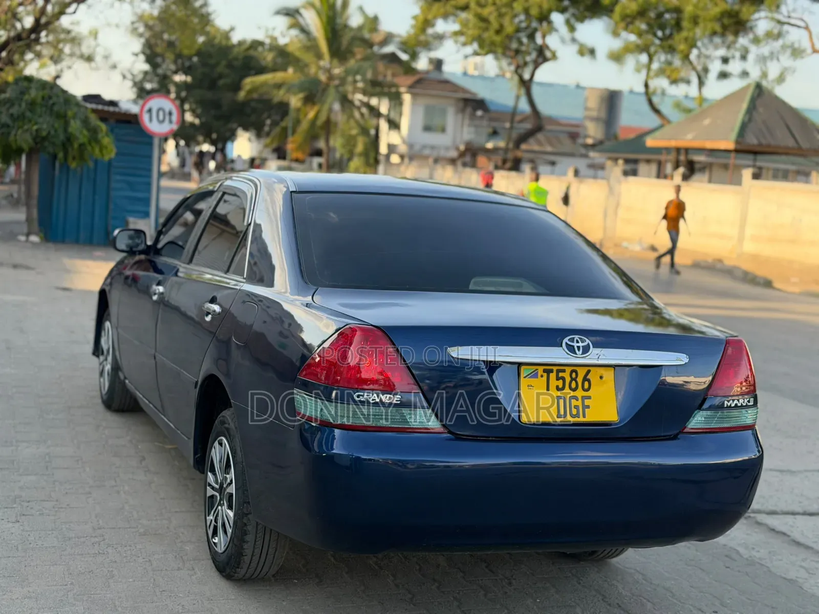 Toyota Mark II 2002 Blue