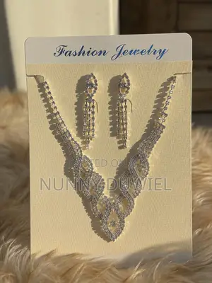 Elegant Silver Crystal Wave Necklace Set