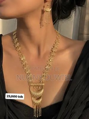 Elegant Gold Floral Layered Tassel Necklace Set