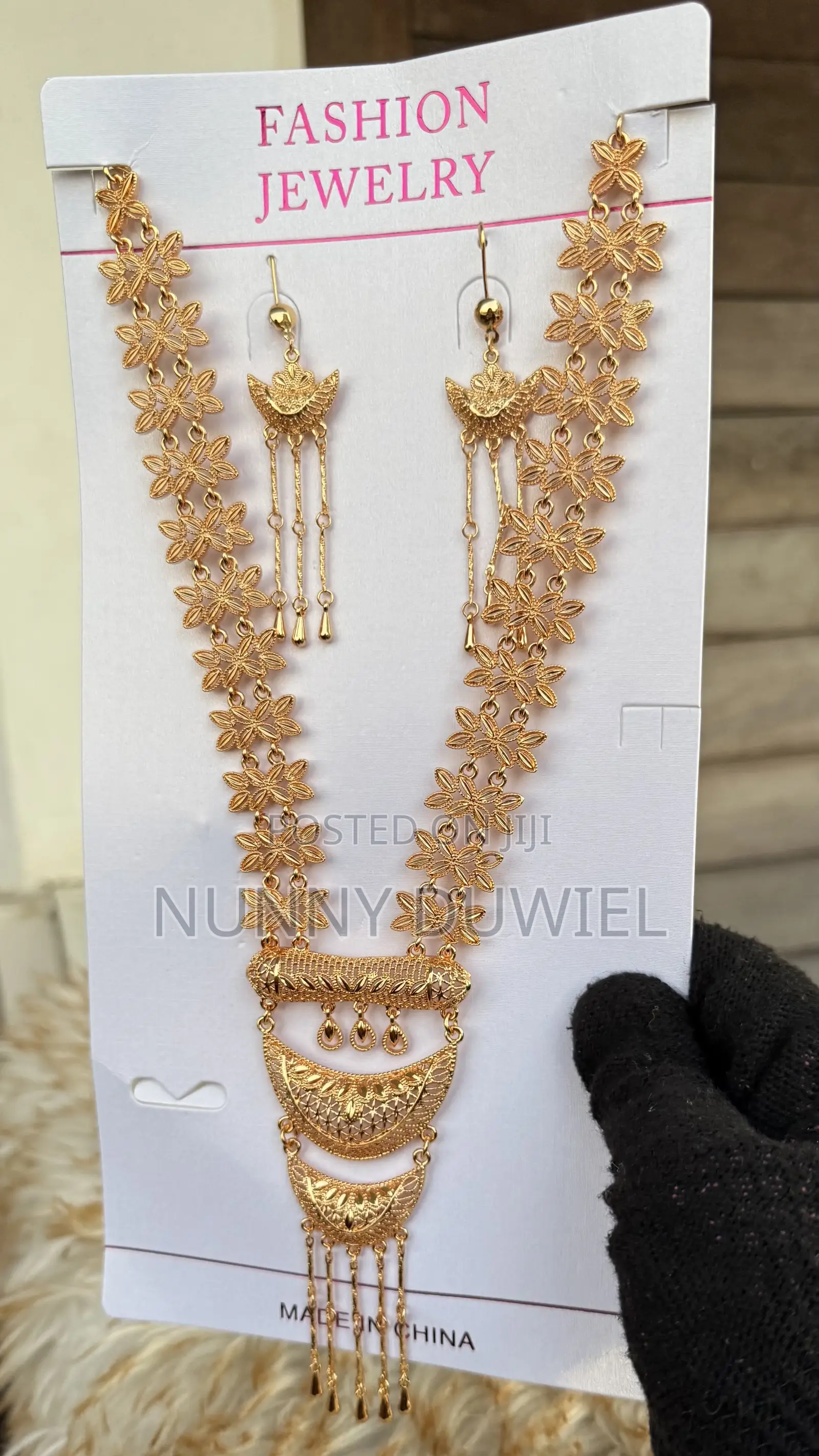 Elegant Gold Floral Layered Tassel Necklace Set