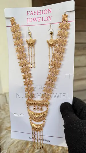 Elegant Gold Floral Layered Tassel Necklace Set