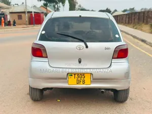 Toyota Vitz 2003 Silver