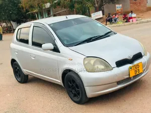 Toyota Vitz 2003 Silver