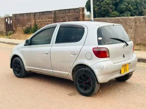Toyota Vitz 2003 Silver