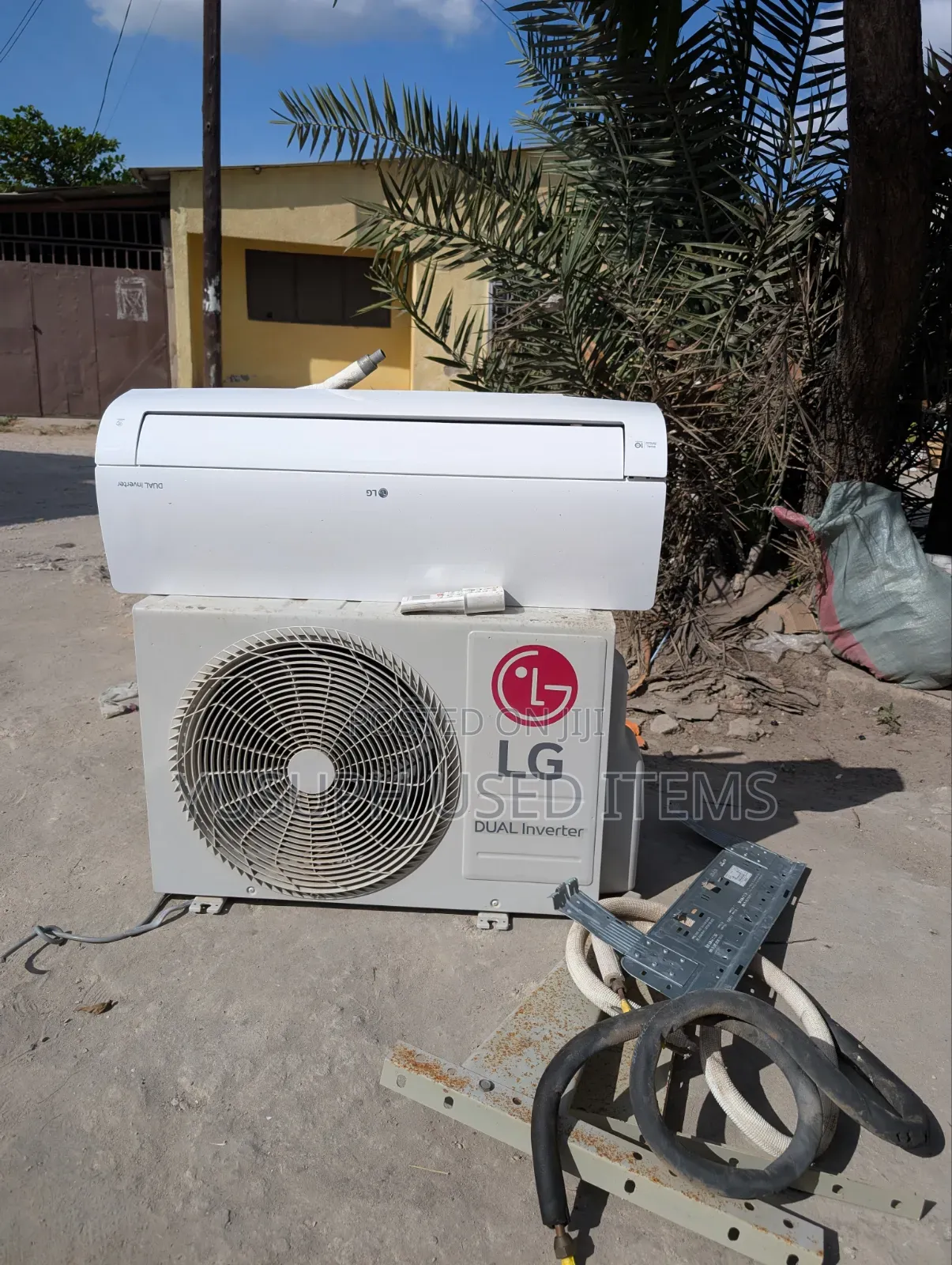LG AC // 12000BTU// Dual Inveter//