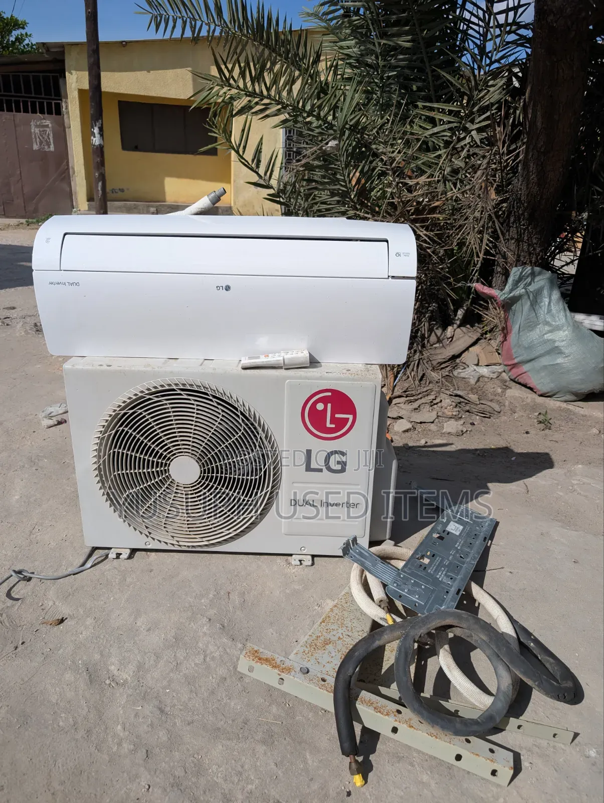 LG AC // 12000BTU// Dual Inveter//