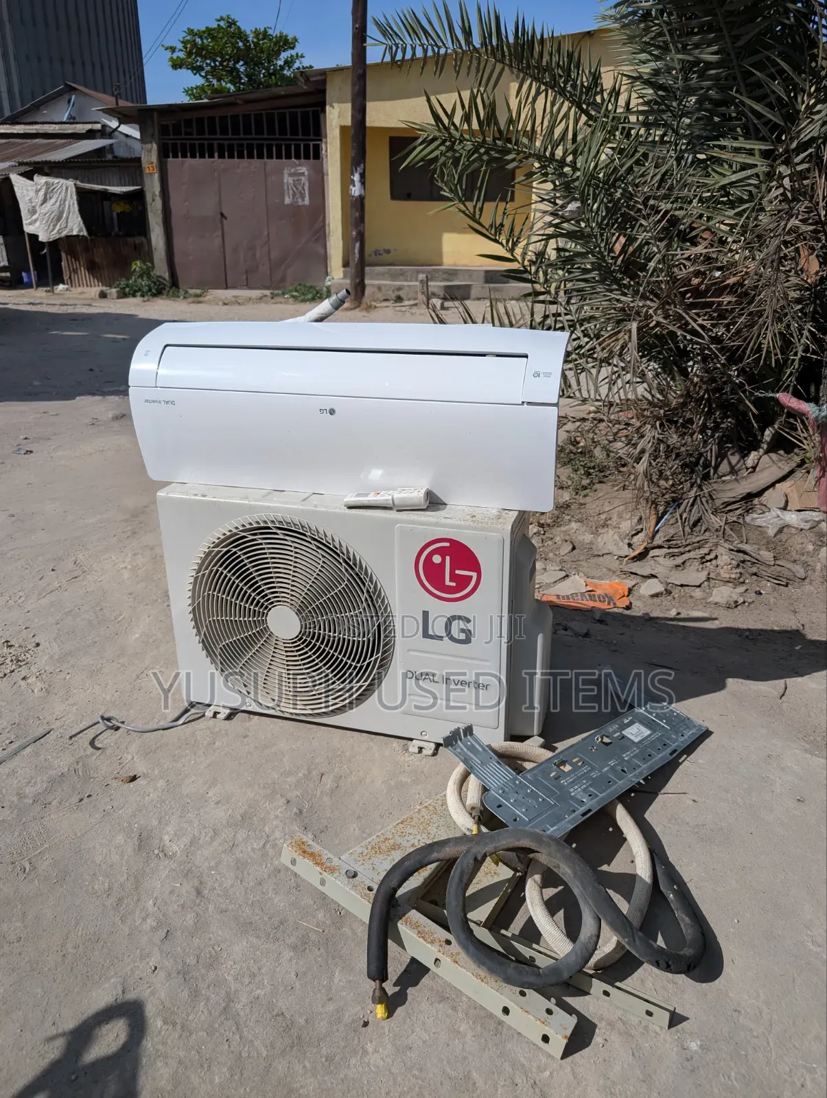 LG AC // 12000BTU// Dual Inveter//