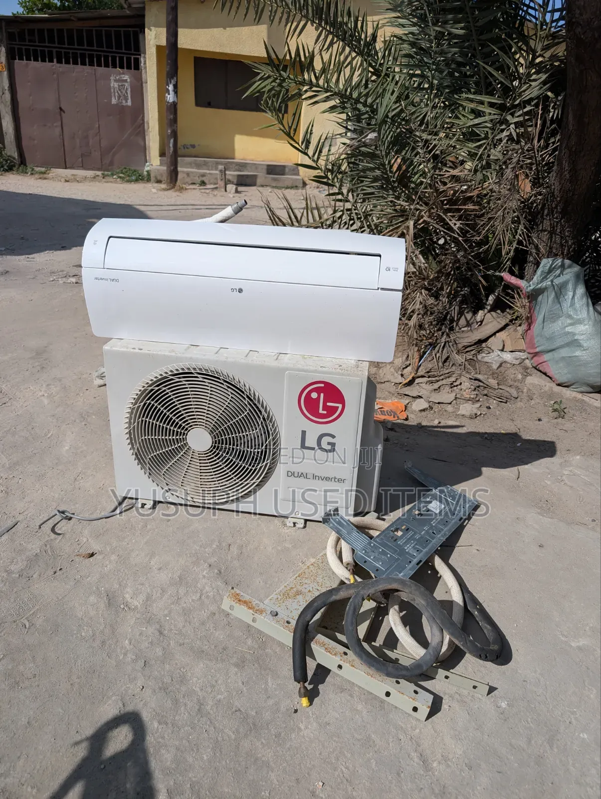 LG AC // 12000BTU// Dual Inveter//