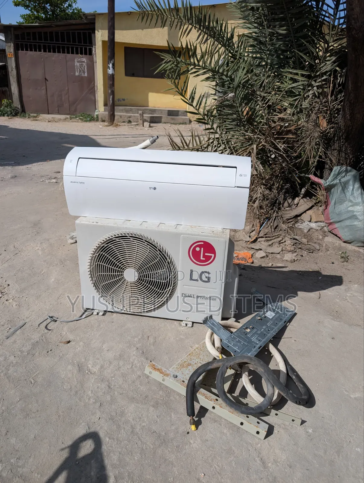 LG AC // 12000BTU// Dual Inveter//