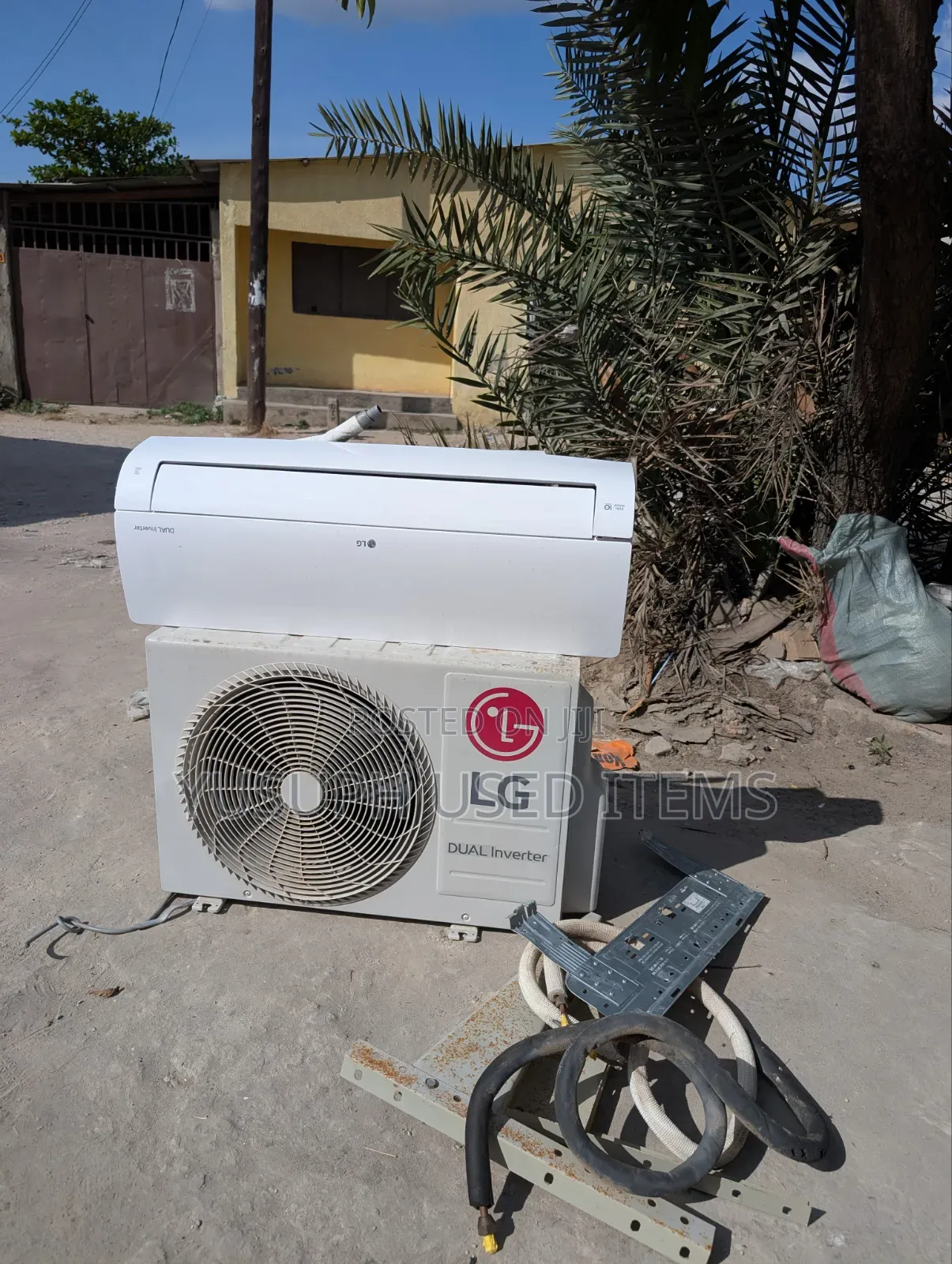 LG AC // 12000BTU// Dual Inveter//