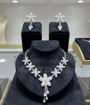 Elegant Silver Crystal Flower Cluster Necklace Set
