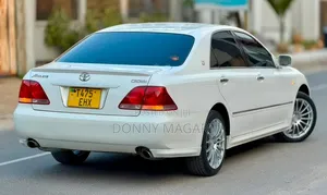 Toyota Crown 2006 White