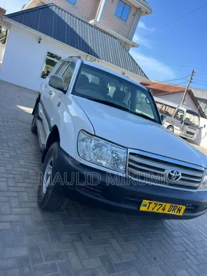 Toyota Land Cruiser 2007 White