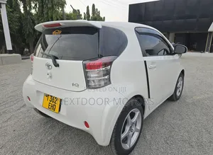 Toyota iQ 2008 White
