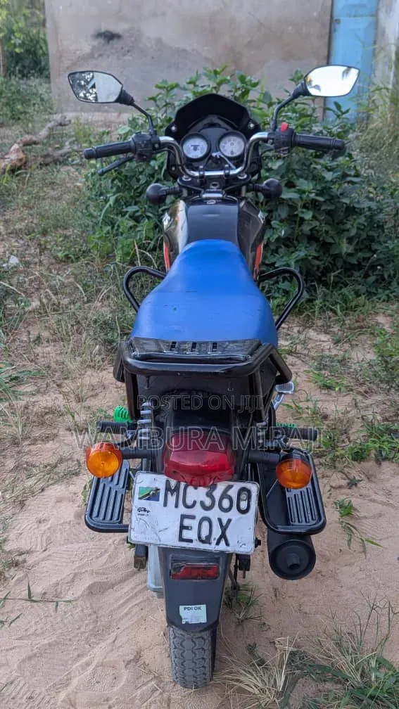 TVS HLX 125 2025 Black