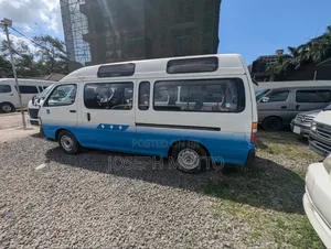 Toyota Grand HiAce 2002 White