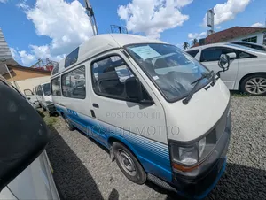 Toyota Grand HiAce 2002 White