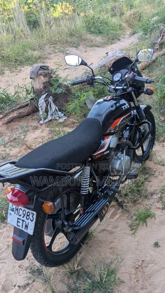 TVS HLX 125 2025 Black