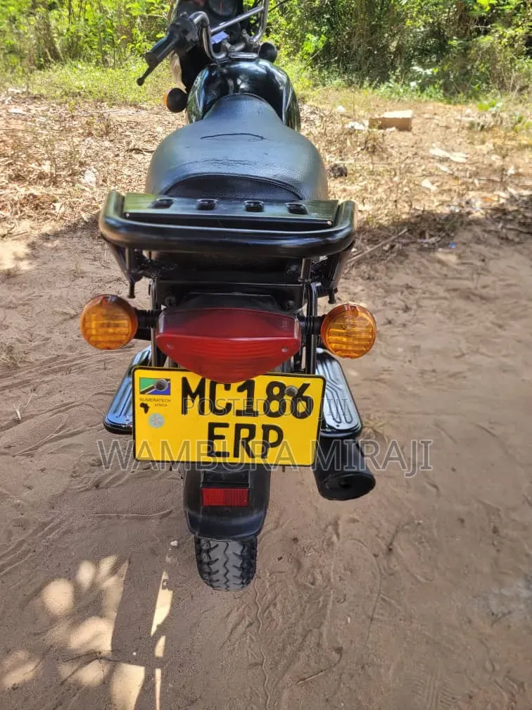 New Bajaj Boxer 125 2025 Black