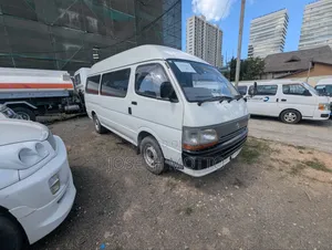 Toyota Grand HiAce 2001 White