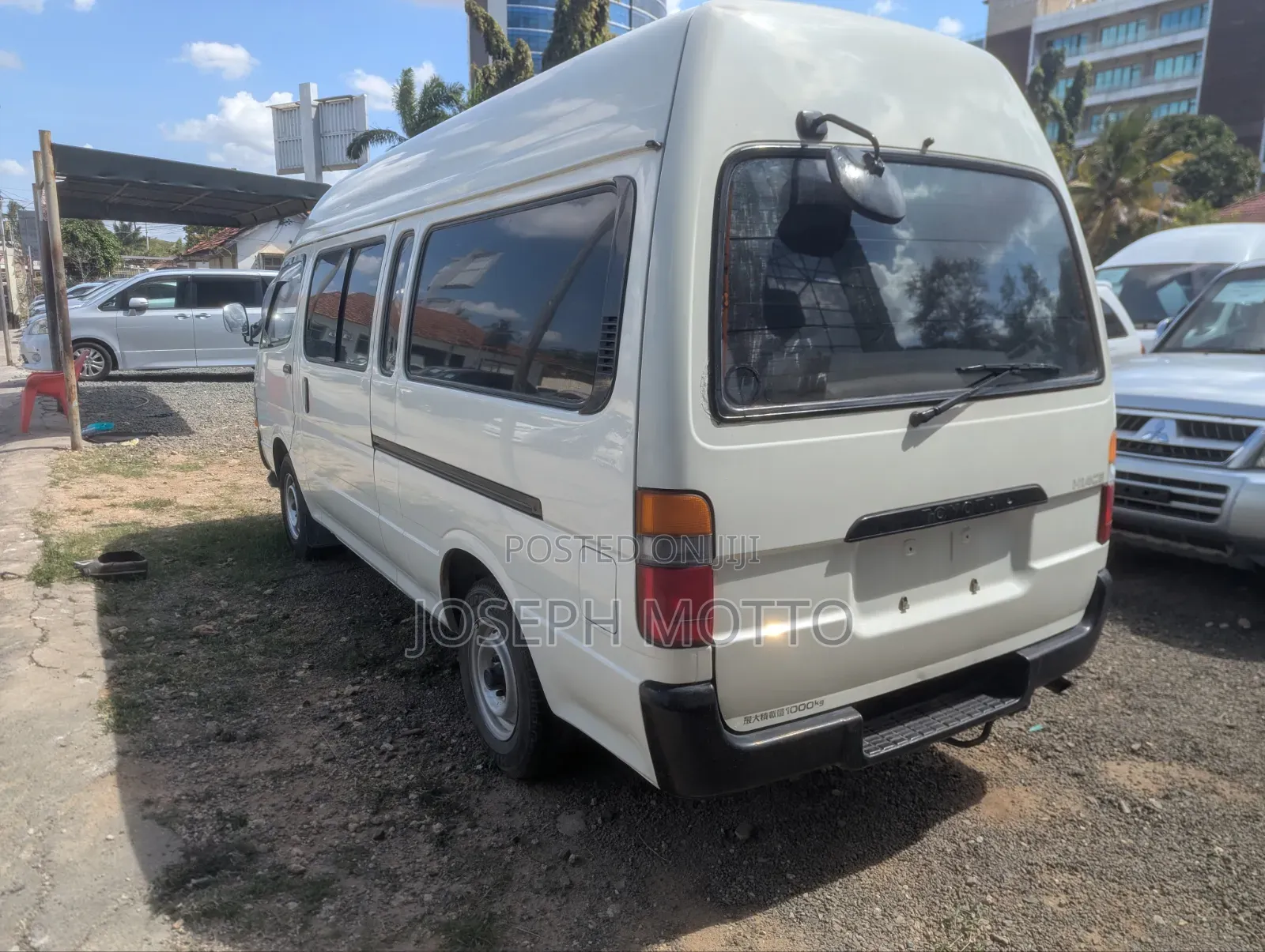 Toyota Grand HiAce 2001 White