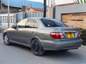 Nissan Bluebird 2002 Gray