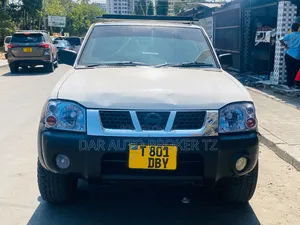 Nissan Hardbody 2001 White