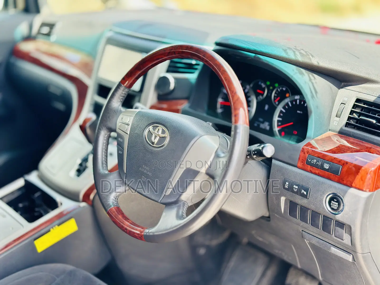 Toyota Vellfire V 2.4 FWD 7-Seater 2010 White