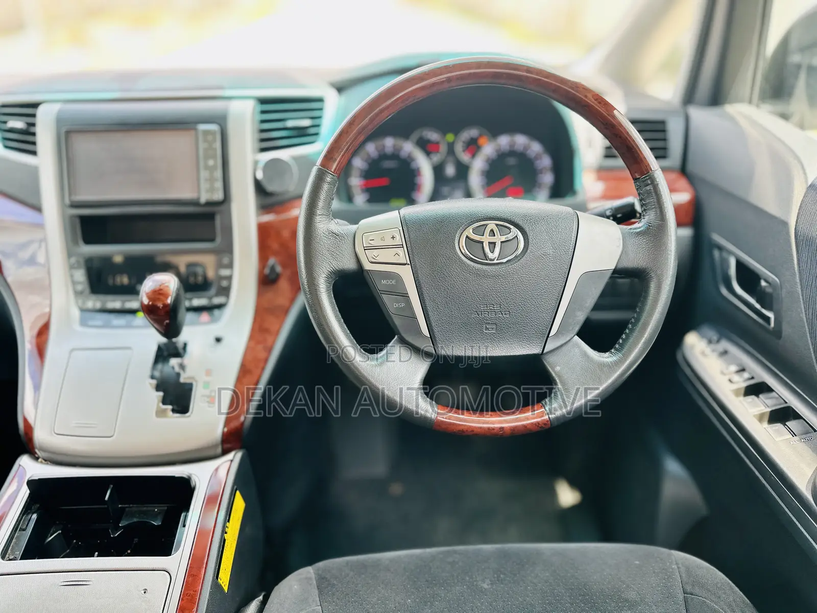 Toyota Vellfire V 2.4 FWD 7-Seater 2010 White