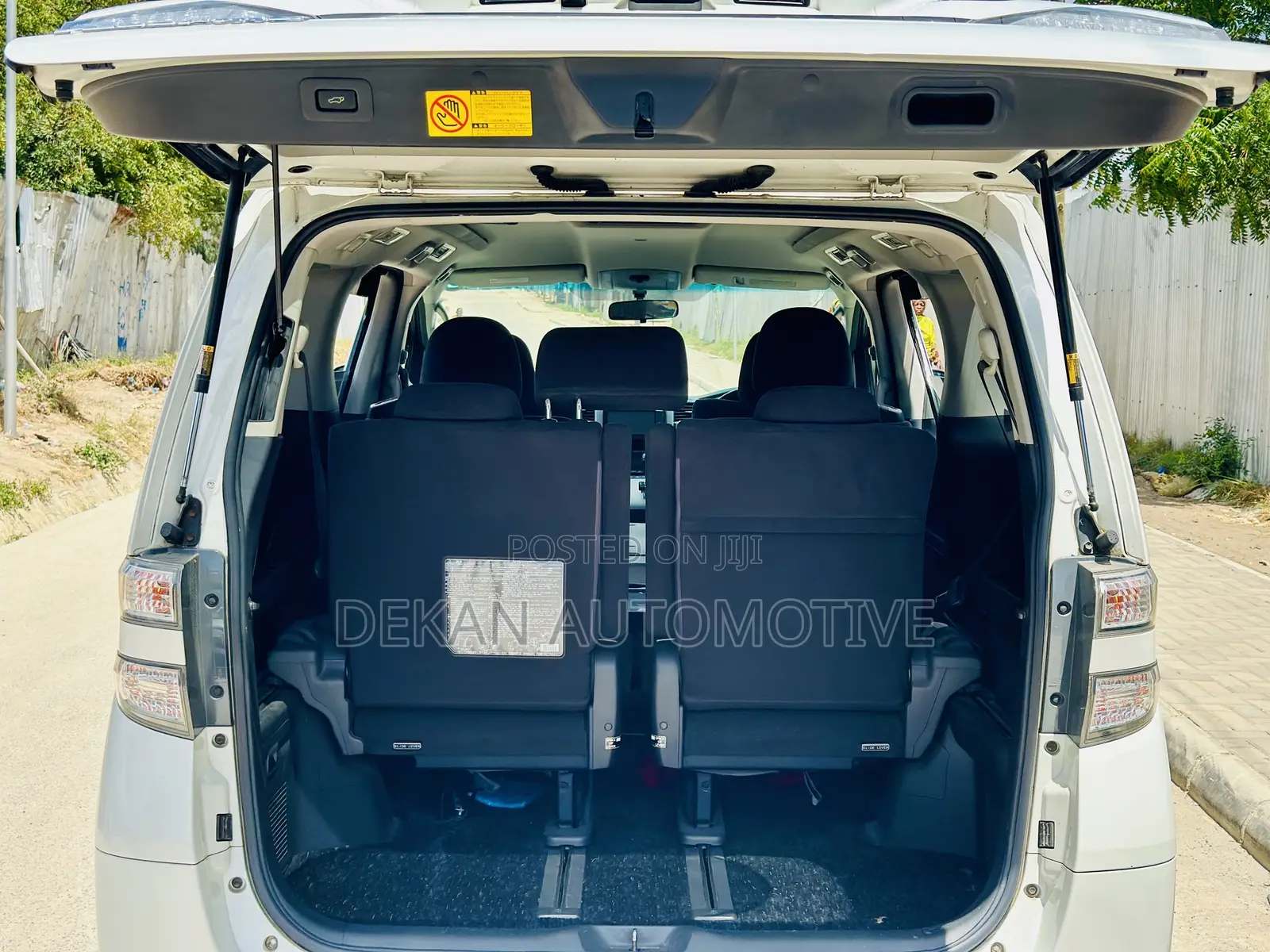 Toyota Vellfire V 2.4 FWD 7-Seater 2010 White