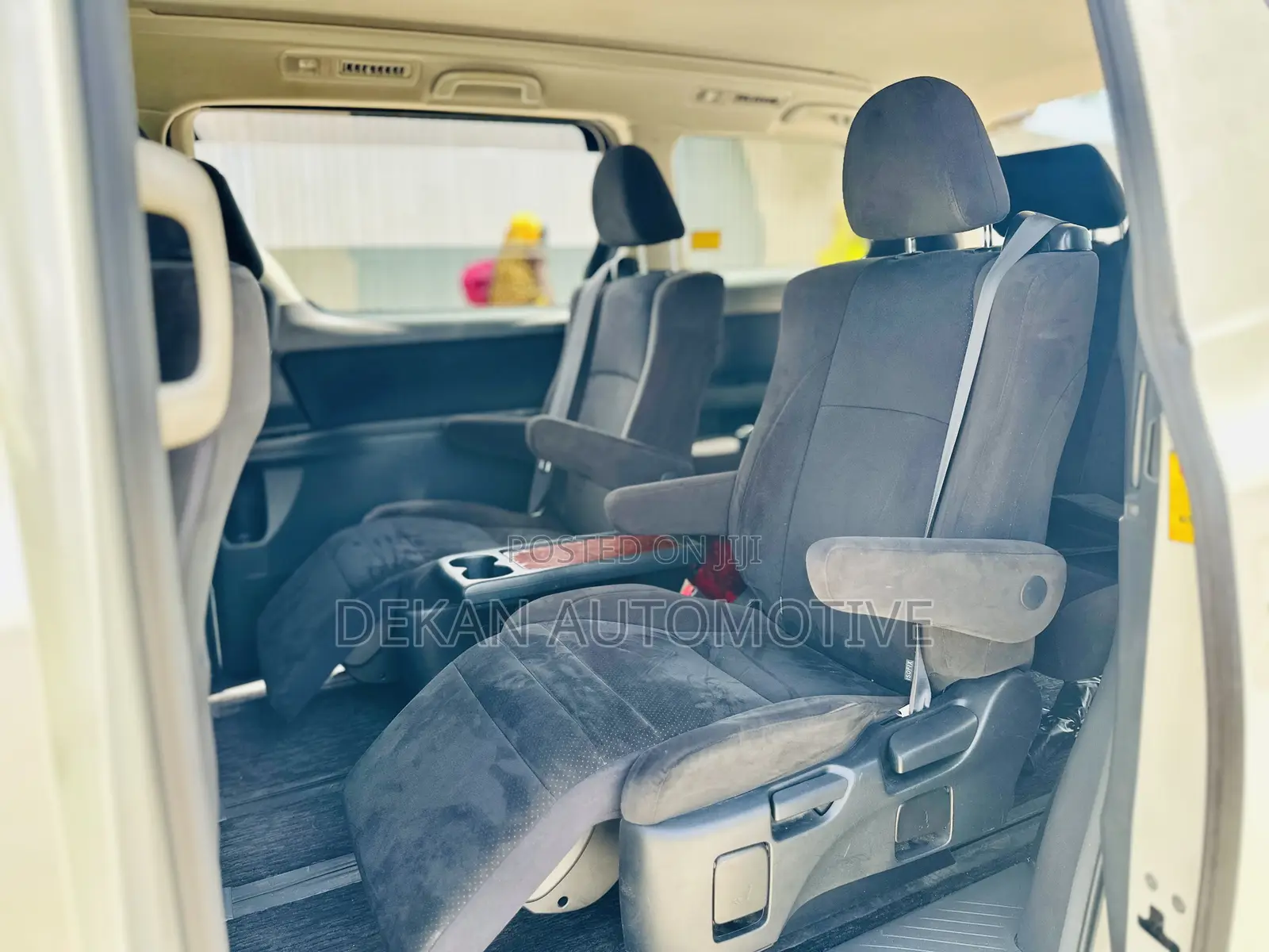 Toyota Vellfire V 2.4 FWD 7-Seater 2010 White