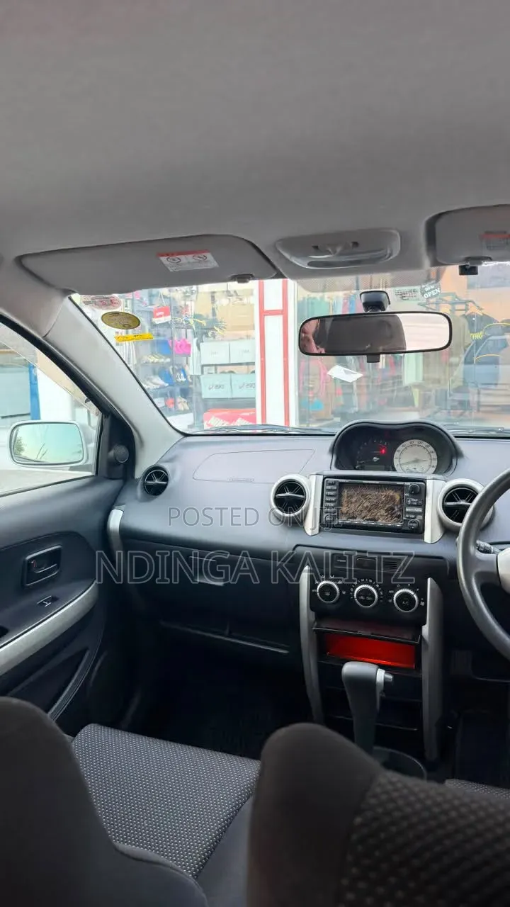 Toyota IST 2004 Silver