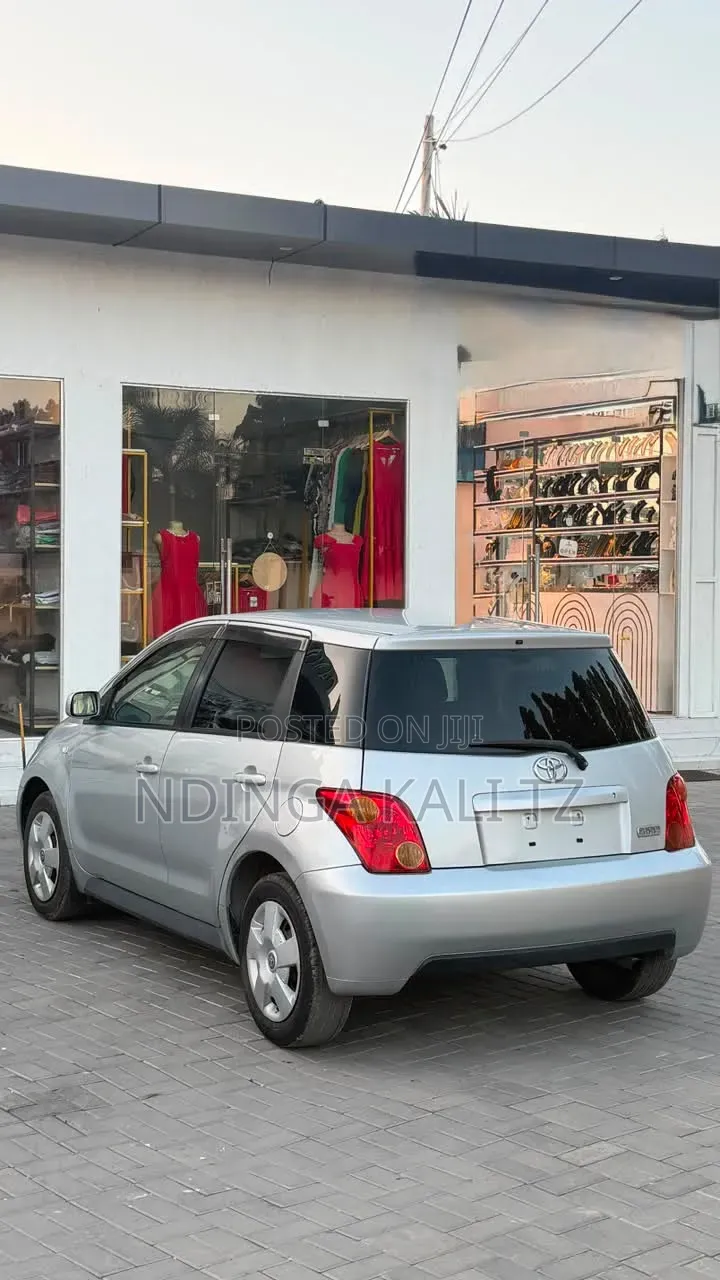 Toyota IST 2004 Silver