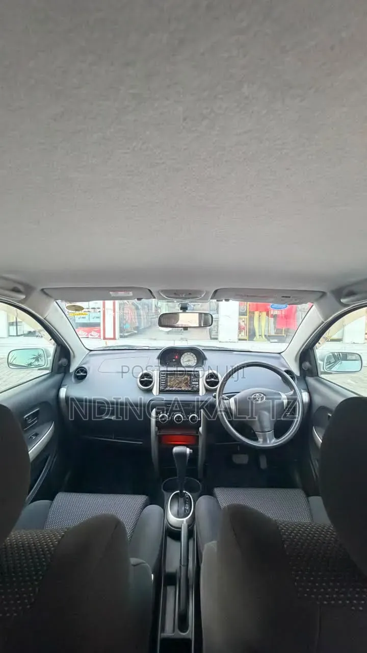 Toyota IST 2004 Silver
