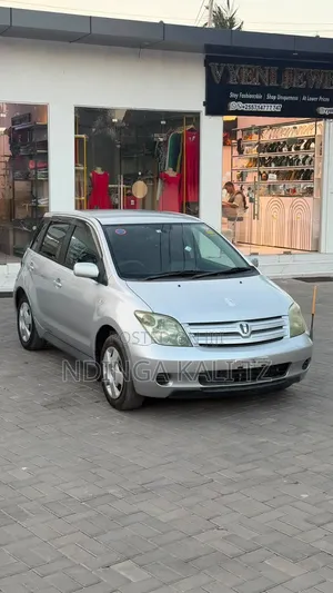 Toyota IST 2004 Silver