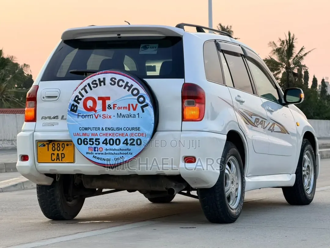 Toyota RAV4 Automatic 2003 White