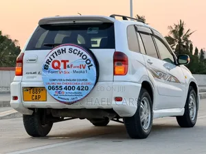 Toyota RAV4 Automatic 2003 White