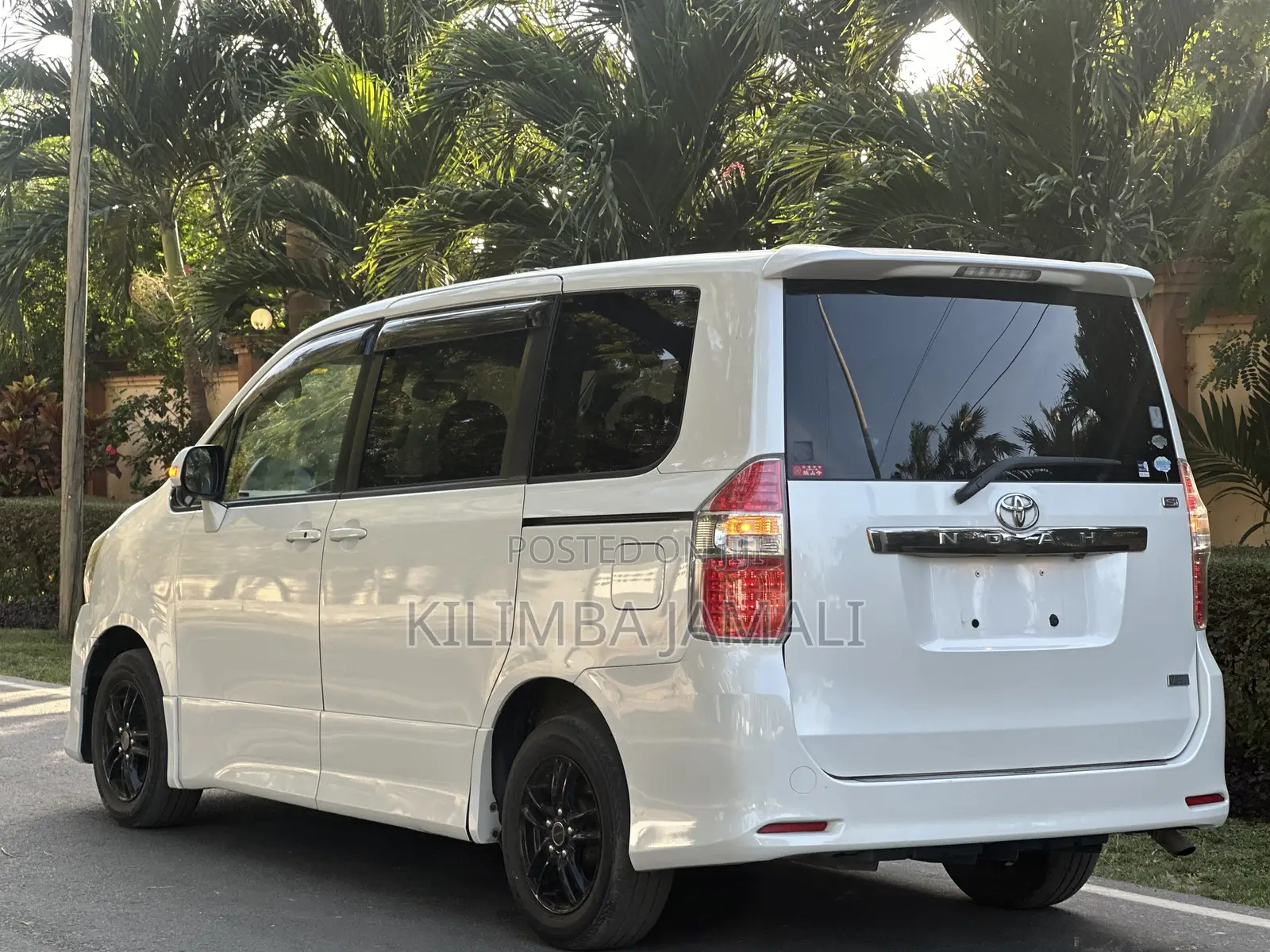 Toyota Noah 2009 White