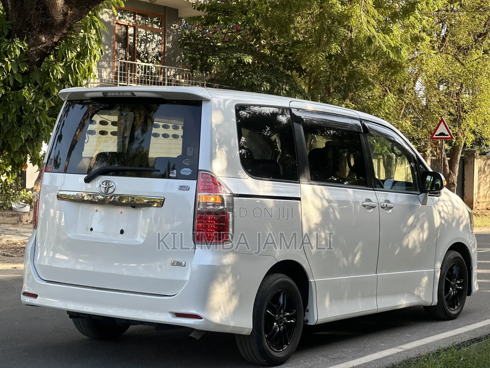 Toyota Noah 2009 White