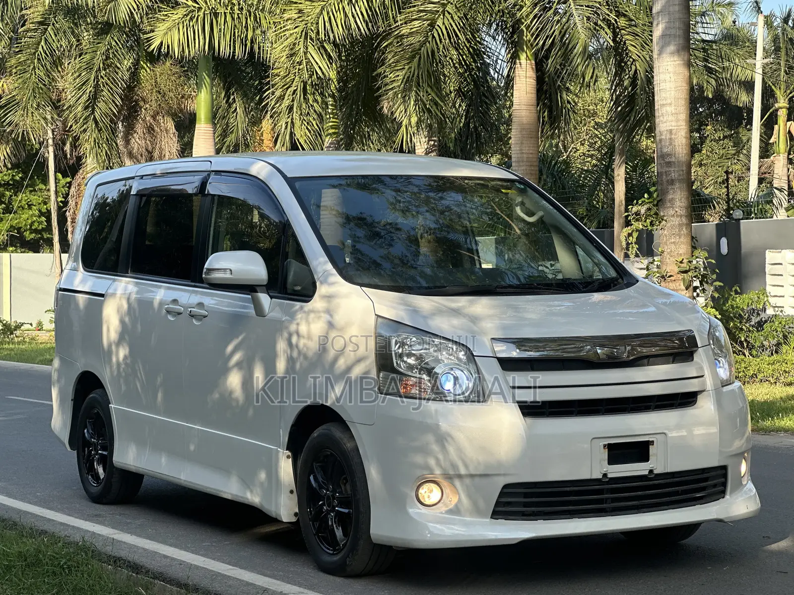 Toyota Noah 2009 White