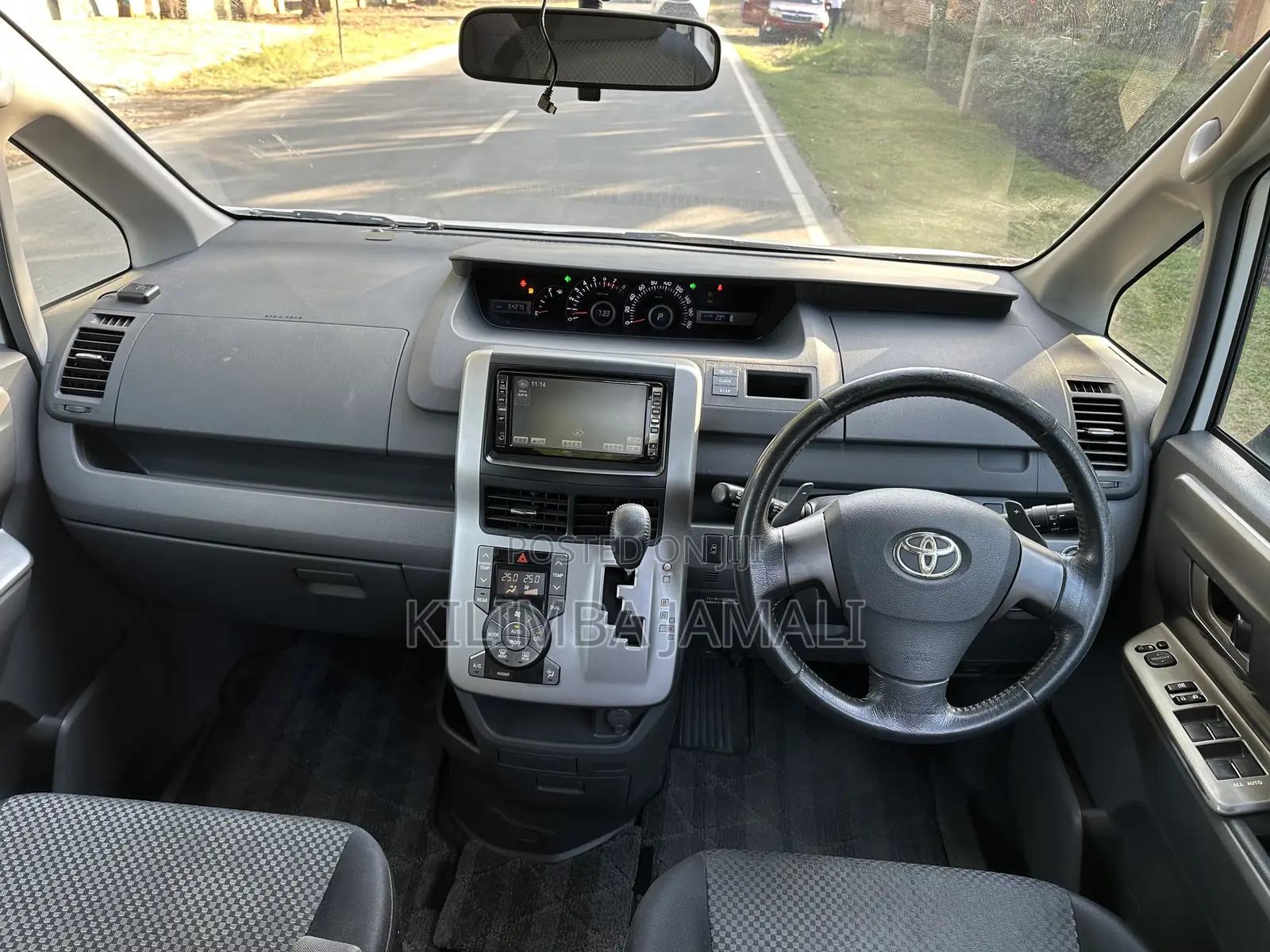 Toyota Noah 2009 White