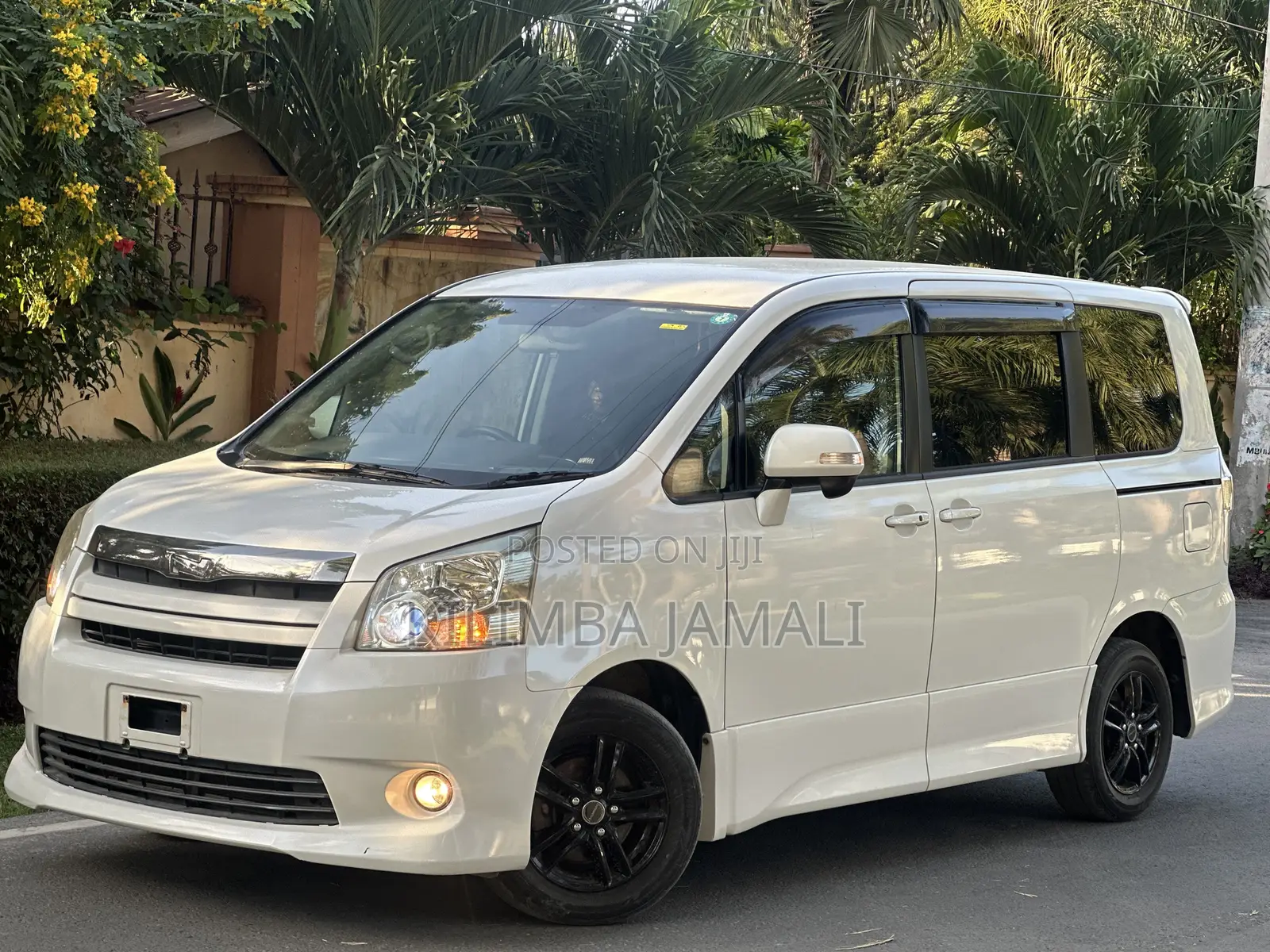 Toyota Noah 2009 White