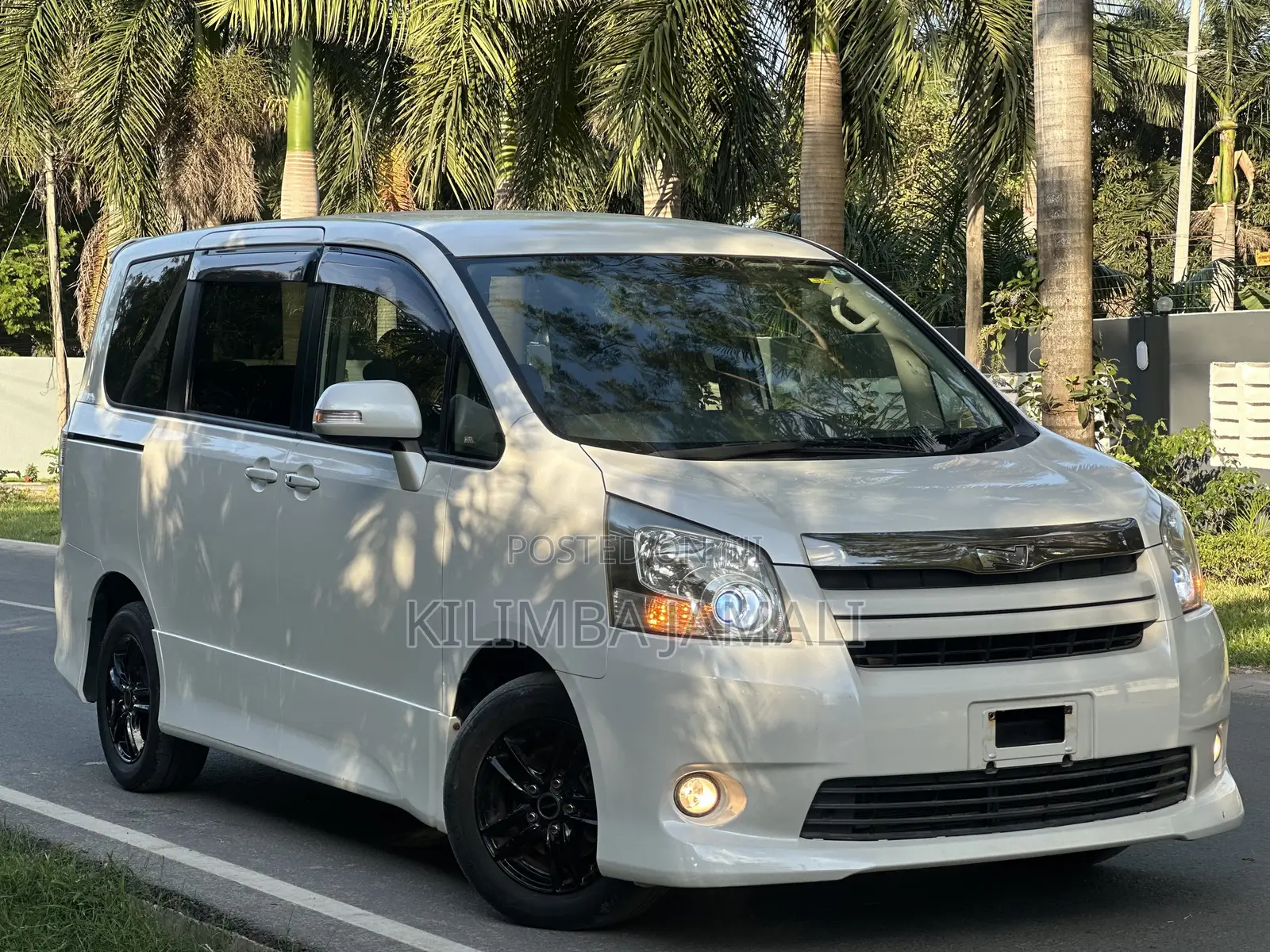 Toyota Noah 2009 White