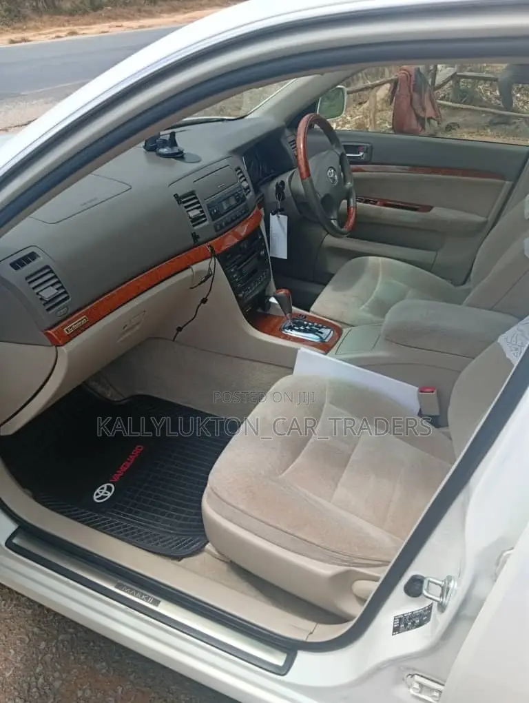 Toyota Mark II 2004 White