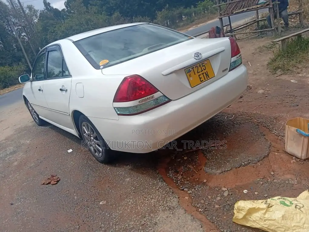 Toyota Mark II 2004 White