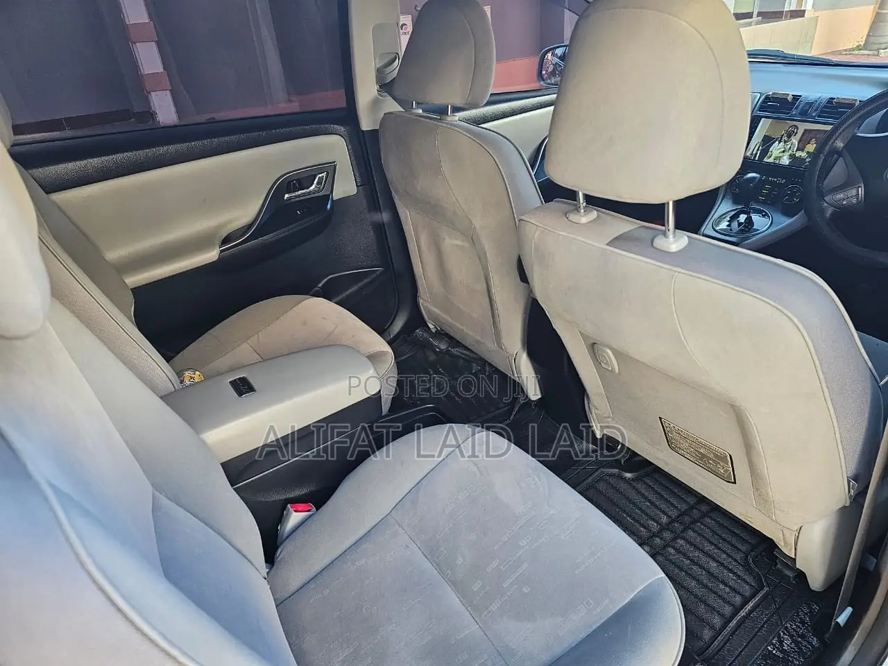 Toyota Mark X Zio 2.4 AWD (6 seater) 2010 Silver