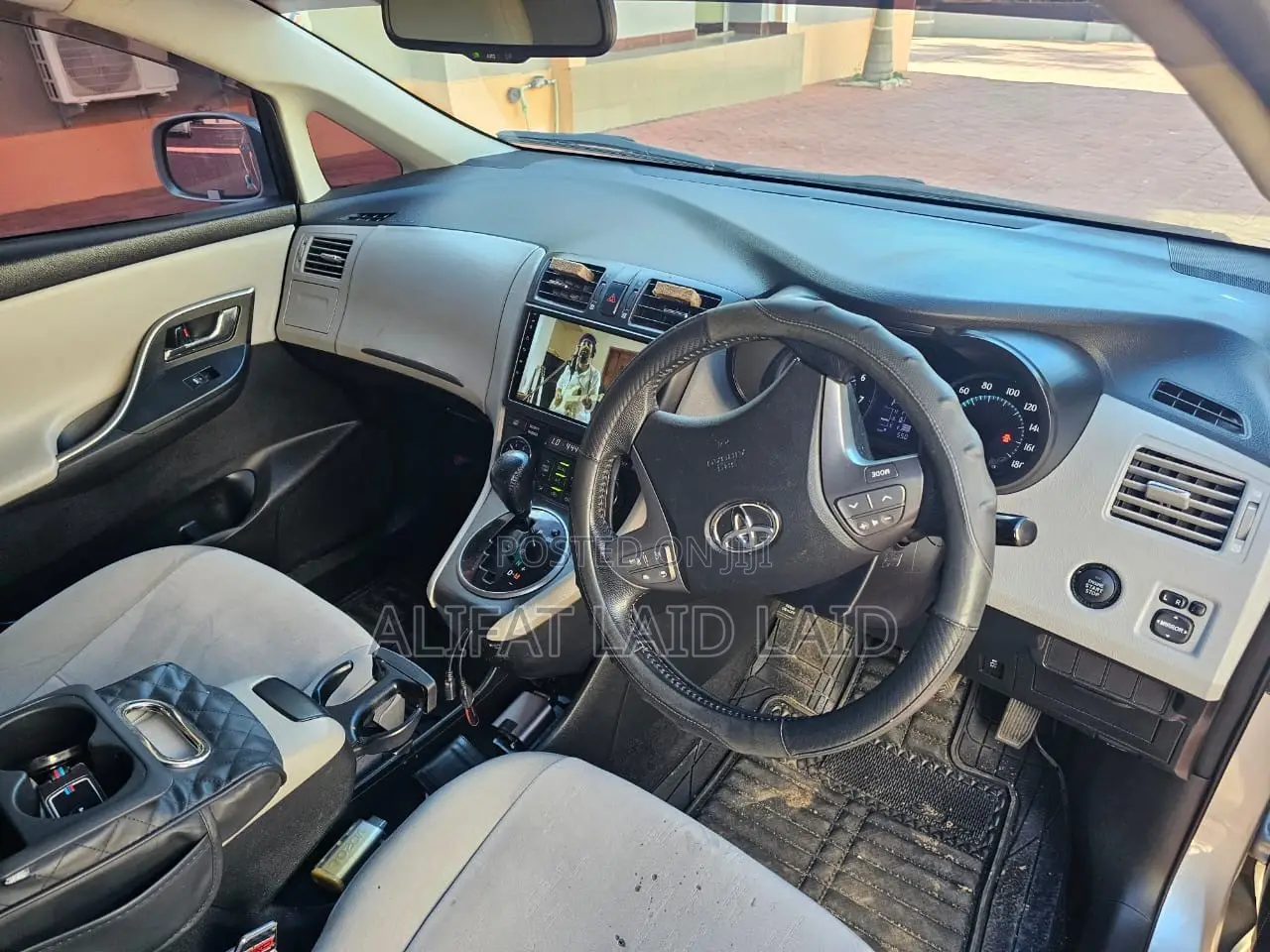Toyota Mark X Zio 2.4 AWD (6 seater) 2010 Silver