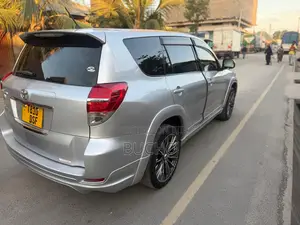 Toyota Vanguard 2010 Silver