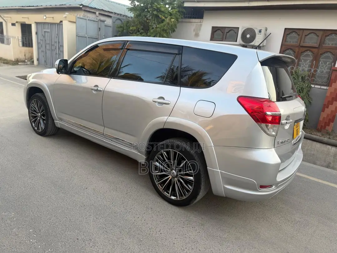 Toyota Vanguard 2010 Silver